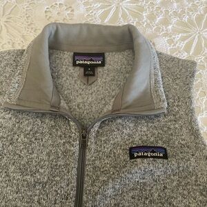 Beautiful Patagonia vest size small. Excellent condition